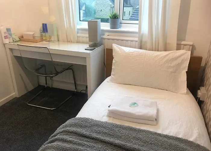 Fairy Dell Guesthouse, With Cozy Lockable Rooms, Tv, Tea Tray With Choccies, Free Wifi And Parking, 24Hr Check In, Coa, All Are Welcome