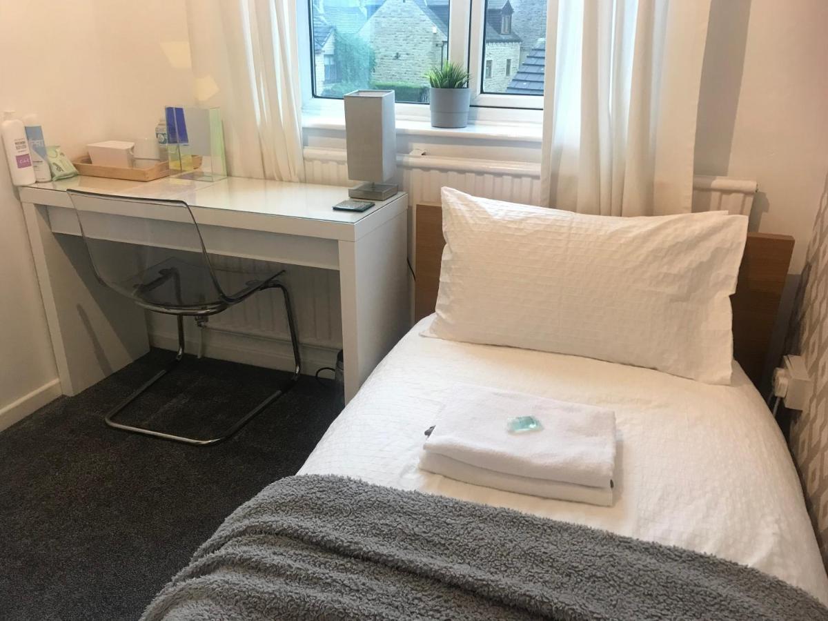 Fairy Dell Guesthouse, With Cozy Lockable Rooms, Tv, Tea Tray With Choccies, Free Wifi And Parking, 24hr Check In, Coa, Are Welcome * Bradford (West Yorkshire)