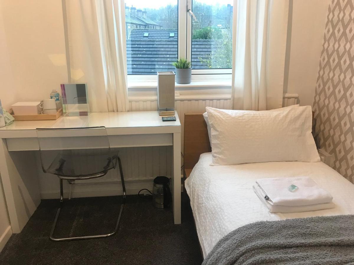 Fairy Dell Guesthouse, With Cozy Lockable Rooms, Tv, Tea Tray With Choccies, Free Wifi And Parking, 24hr Check In, Coa, Are Welcome
