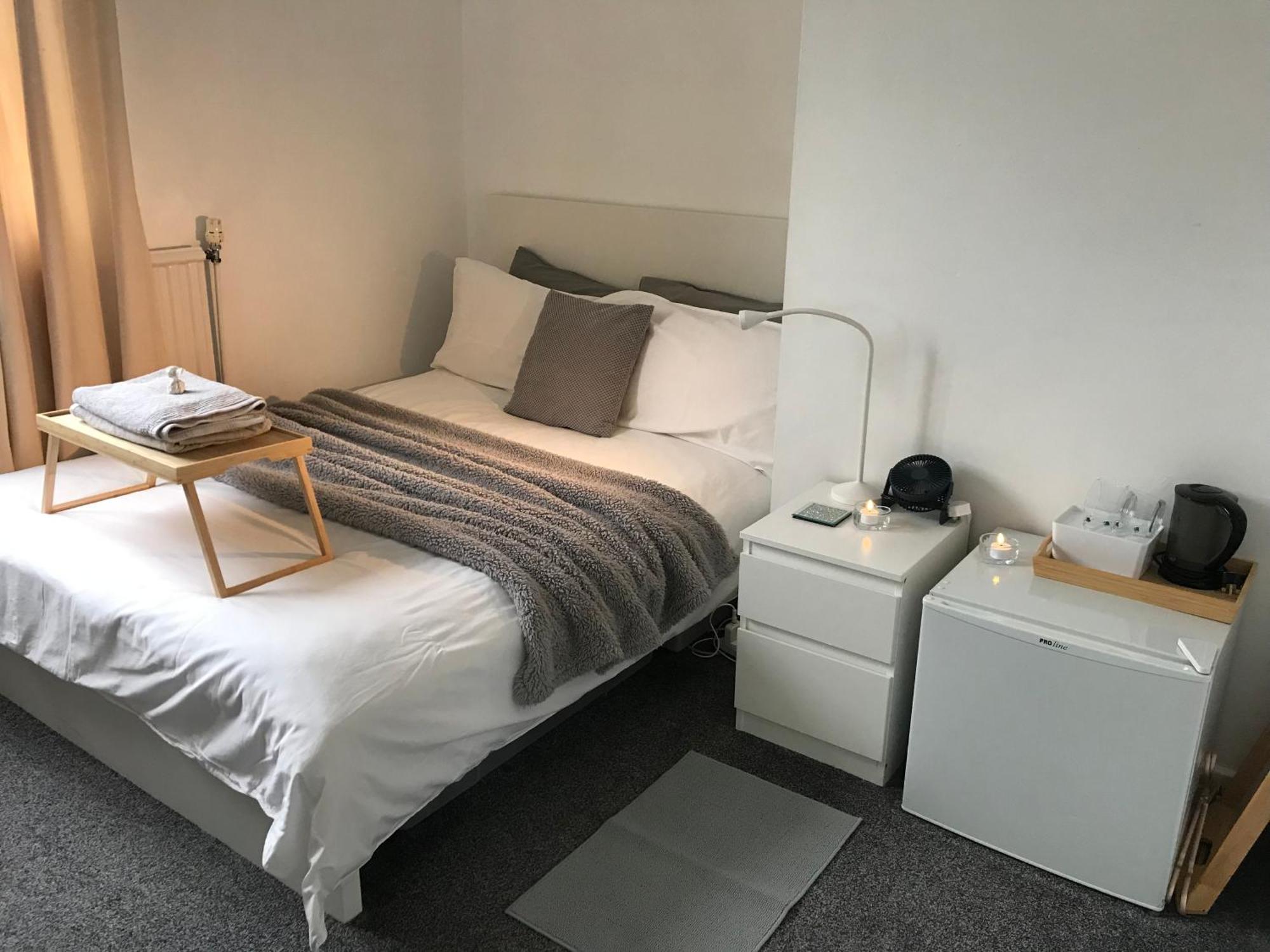 Homestay Fairy Dell Guesthouse, With Cozy Lockable Rooms, Tv, Tea Tray With Choccies, Free Wifi And Parking, 24hr Check In, Coa, Are Welcome Bradford (West Yorkshire)