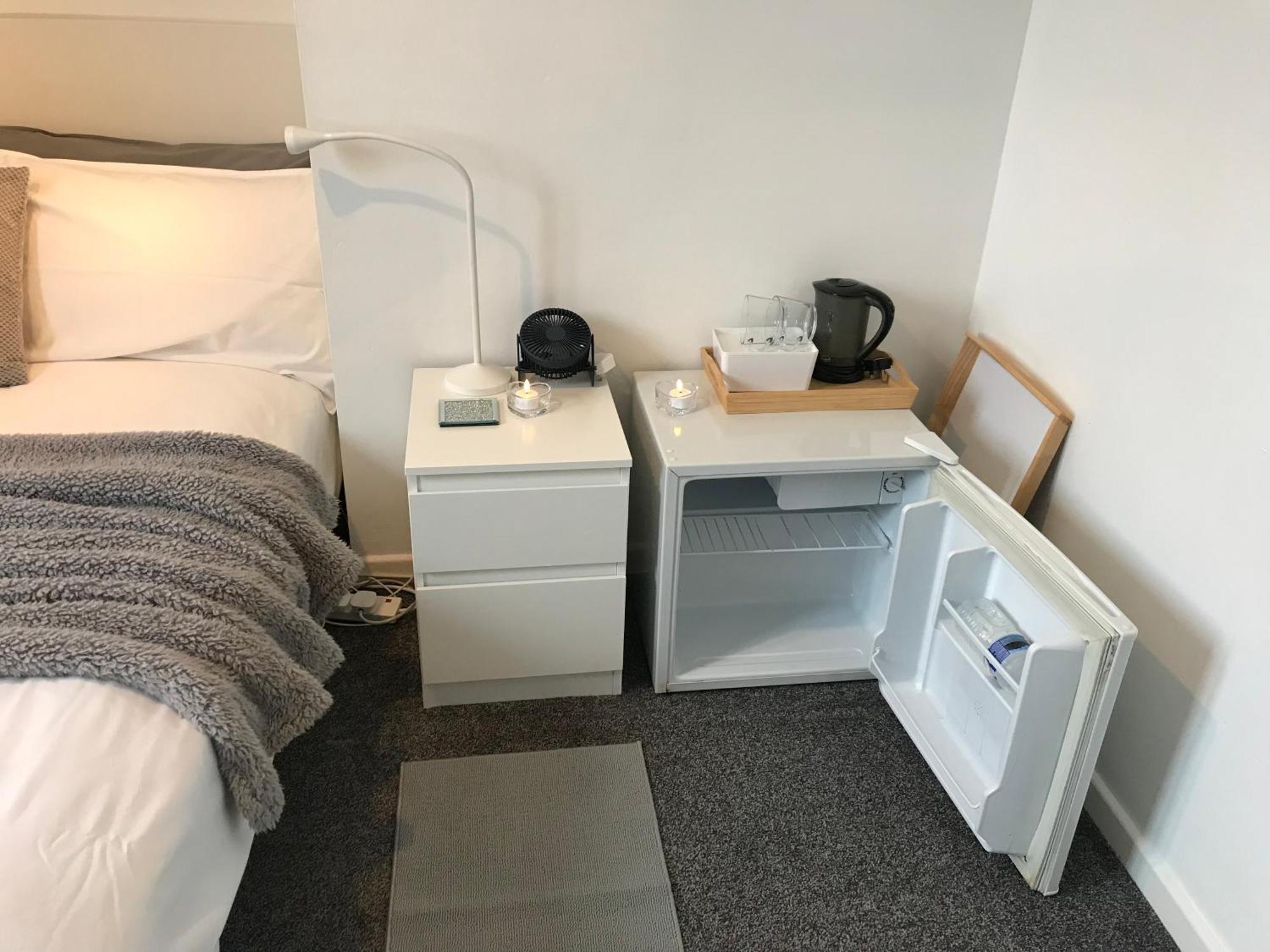 Fairy Dell Guesthouse, With Cozy Lockable Rooms, Tv, Tea Tray With Choccies, Free Wifi And Parking, 24hr Check In, Coa, Are Welcome *
