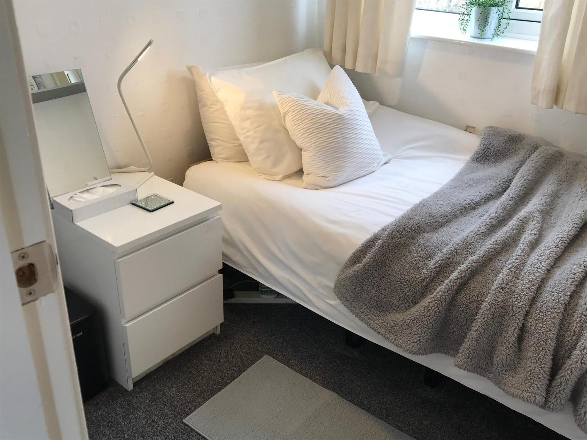 Fairy Dell Guesthouse, With Cozy Lockable Rooms, Tv, Tea Tray With Choccies, Free Wifi And Parking, 24hr Check In, Coa, Are Welcome Bradford (West Yorkshire)