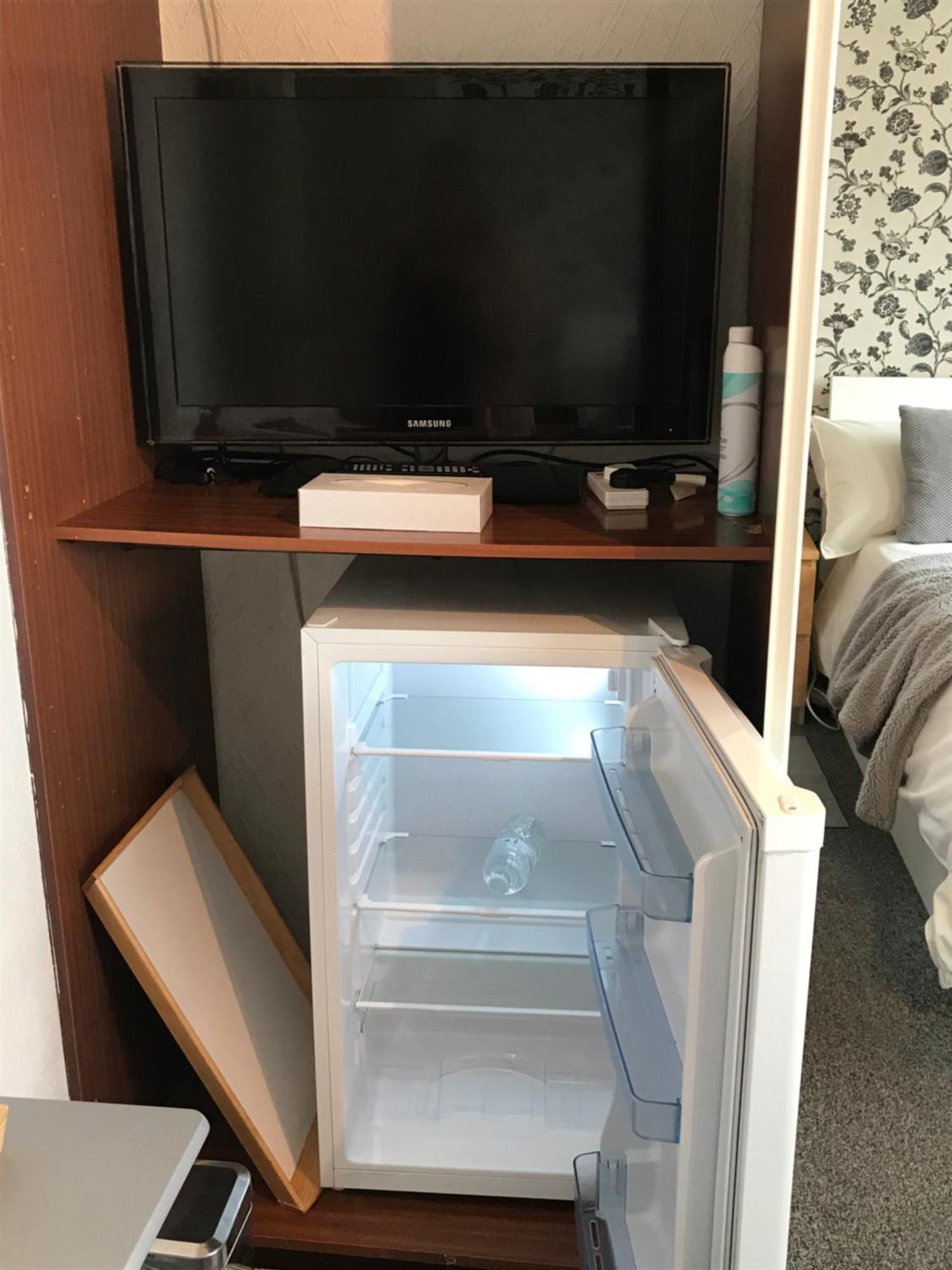Fairy Dell Guesthouse, With Cozy Lockable Rooms, Tv, Tea Tray With Choccies, Free Wifi And Parking, 24hr Check In, Coa, Are Welcome Homestay Bradford (West Yorkshire)
