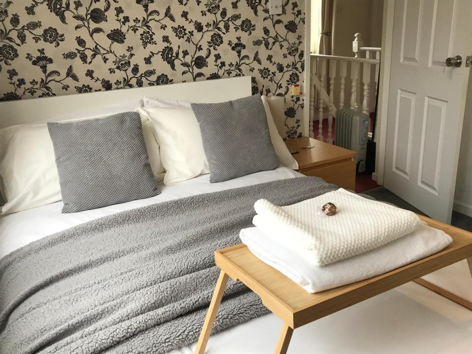 Homestay Fairy Dell Guesthouse, With Cozy Lockable Rooms, Tv, Tea Tray With Choccies, Free Wifi And Parking, 24hr Check In, Coa, Are Welcome